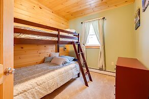 Peaceful Stark Cottage w/ Deck on South Ponds!