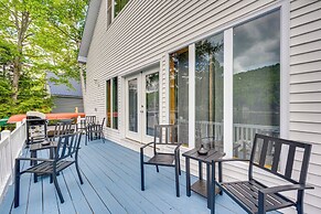 Peaceful Stark Cottage w/ Deck on South Ponds!