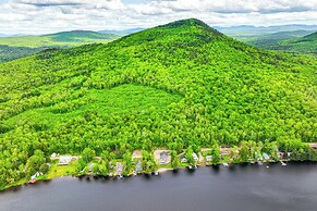 Peaceful Stark Cottage w/ Deck on South Ponds!