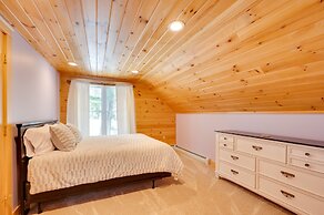 Peaceful Stark Cottage w/ Deck on South Ponds!