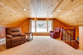 Peaceful Stark Cottage w/ Deck on South Ponds!