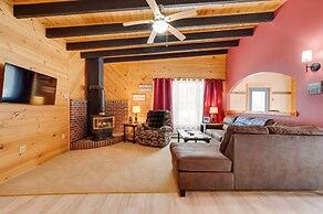 Peaceful Stark Cottage w/ Deck on South Ponds!