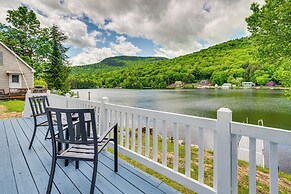 Peaceful Stark Cottage w/ Deck on South Ponds!