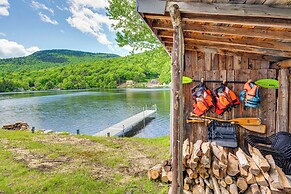 Peaceful Stark Cottage w/ Deck on South Ponds!