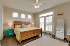 Carolina Beach Home w/ Balconies, Walk to Beach!