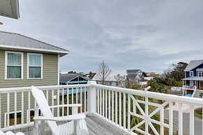 Carolina Beach Home w/ Balconies, Walk to Beach!