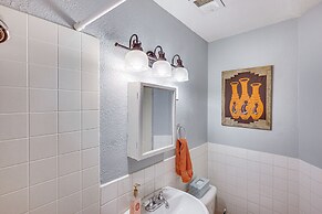 Charming Farmington Home ~ 16 Mi to Aztec Ruins!