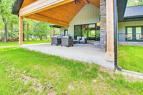 Waterfront Flippin Retreat w/ White River Access!