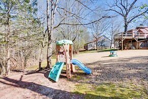 Rustic Jefferson Retreat w/ Fire Pit: Near Athens!