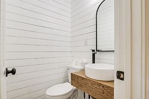 Lake Hartwell Getaway w/ Private Dock + Fire Pit!