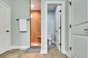 Spacious Home w/ Fireplace - Near Pinehurst Golf!