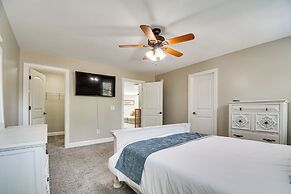 Spacious Home w/ Fireplace - Near Pinehurst Golf!