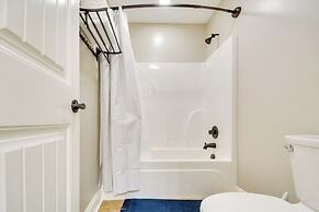 Spacious Home w/ Fireplace - Near Pinehurst Golf!