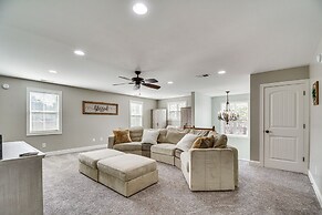 Spacious Home w/ Fireplace - Near Pinehurst Golf!