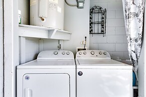 Pet-friendly Home Near Ucf, Hospitals & Disney!