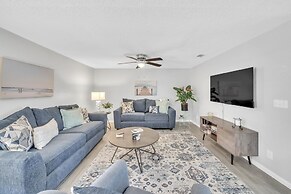 Serenity Retreat: Charming Home Near Attractions! 3 Bedroom Home by Re