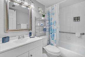 Serenity Retreat: Charming Home Near Attractions! 3 Bedroom Home by Re