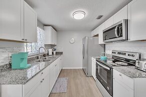 Serenity Retreat: Charming Home Near Attractions! 3 Bedroom Home by Re