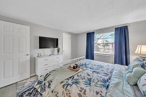 Serenity Retreat: Charming Home Near Attractions! 3 Bedroom Home by Re