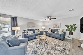 Serenity Retreat: Charming Home Near Attractions! 3 Bedroom Home by Re