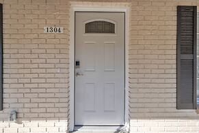 Serenity Retreat: Charming Home Near Attractions! 3 Bedroom Home by Re