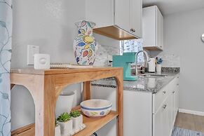 Serenity Retreat: Charming Home Near Attractions! 3 Bedroom Home by Re