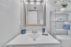 Serenity Retreat: Charming Home Near Attractions! 3 Bedroom Home by Re