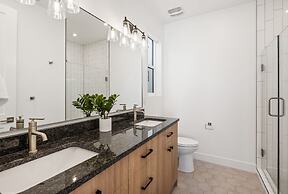 Ray Of Sunshine 5 Bedroom Home