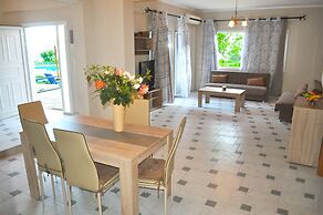 Large Apartment by the Pool - Pelekas Beach, Corfu