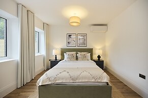 The Wembley Park Secret - Spacious 3bdr Flat With Terrace