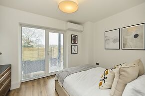 The Wembley Park Secret - Spacious 3bdr Flat With Terrace