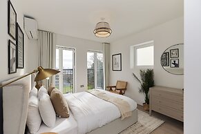 The Wembley Park Corner - Classy 2bdr Flat With Balcony