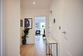 The Wembley Park Corner - Classy 2bdr Flat With Balcony