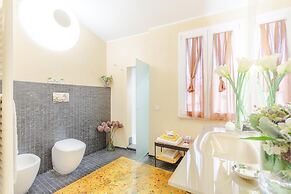 Casa Elo in Lucca With 1 Bedrooms and 1 Bathrooms