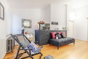 Casa Elo in Lucca With 1 Bedrooms and 1 Bathrooms