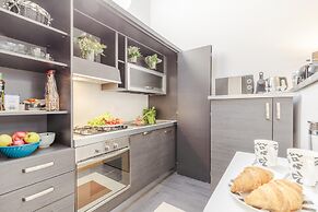 Casa Elo in Lucca With 1 Bedrooms and 1 Bathrooms