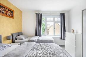 Captivating 2-bed House in Hamilton With Jacuzzi