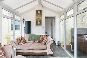 Captivating 2-bed House in Hamilton With Jacuzzi