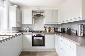 Captivating 2-bed House in Hamilton With Jacuzzi