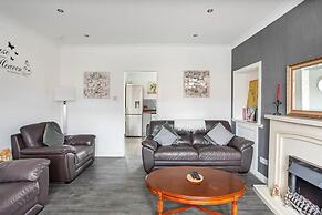 Captivating 2-bed House in Hamilton With Jacuzzi