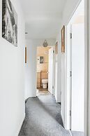 Captivating 2-bed House in Hamilton With Jacuzzi