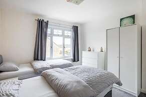 Captivating 2-bed House in Hamilton With Jacuzzi