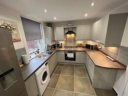 Captivating 2-bed House in Hamilton With Jacuzzi