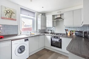 Captivating 2-bed House in Hamilton With Jacuzzi