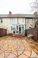 Captivating 2-bed House in Hamilton With Jacuzzi