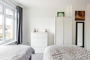 Captivating 2-bed House in Hamilton With Jacuzzi