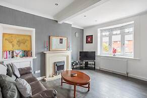 Captivating 2-bed House in Hamilton With Jacuzzi