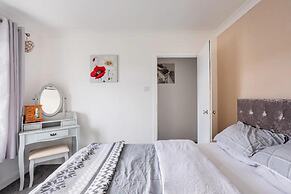 Captivating 2-bed House in Hamilton With Jacuzzi