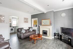 Captivating 2-bed House in Hamilton With Jacuzzi