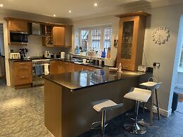 Remarkable 3-bed House in Netley Abbey Southampton